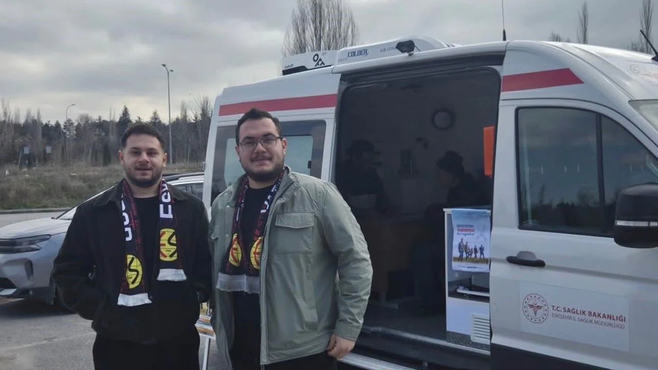 Eskişehir’de mobil sigara bıraktırma aracı taraftarla buluştu