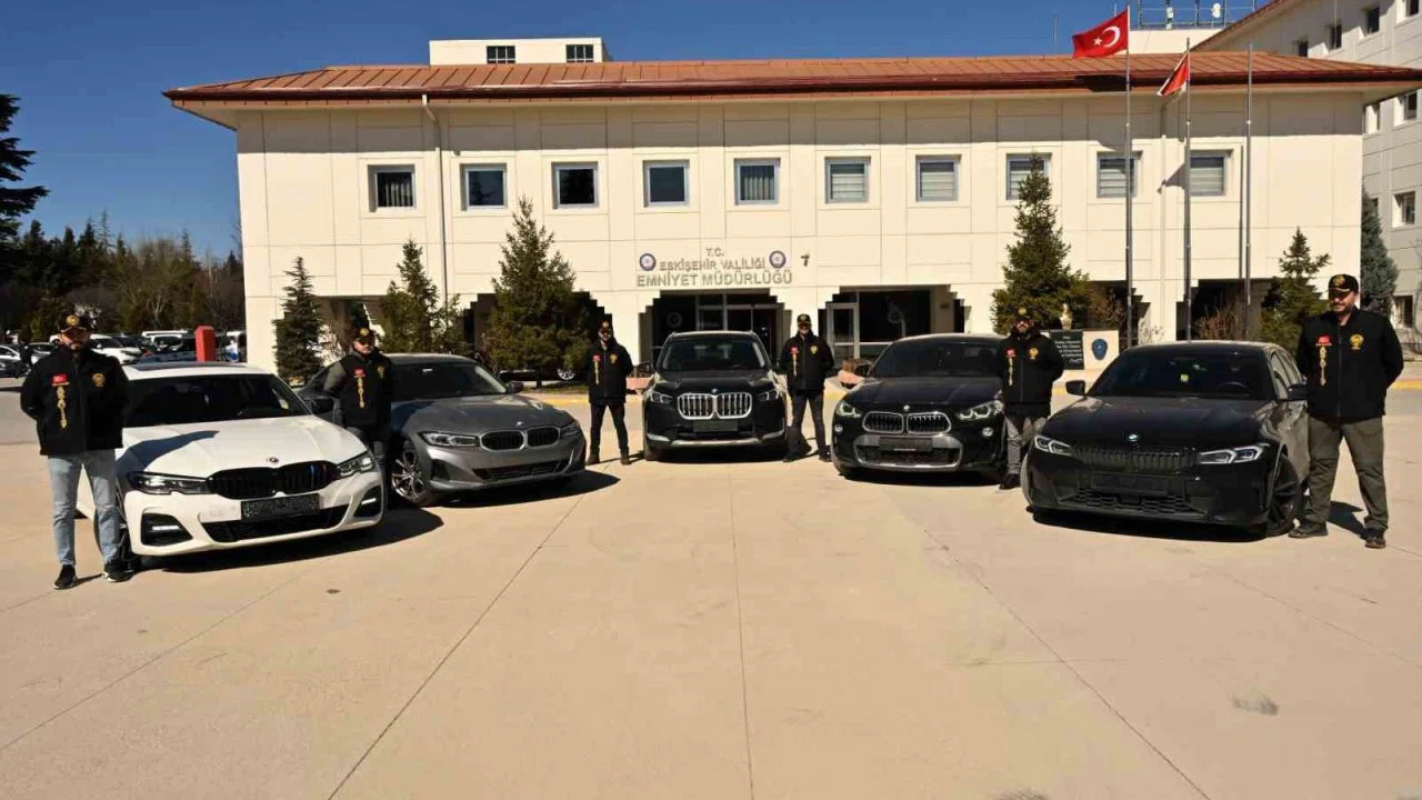 Eskişehir’de oto hırsızlığı çetesi çökertildi: 11 gözaltı