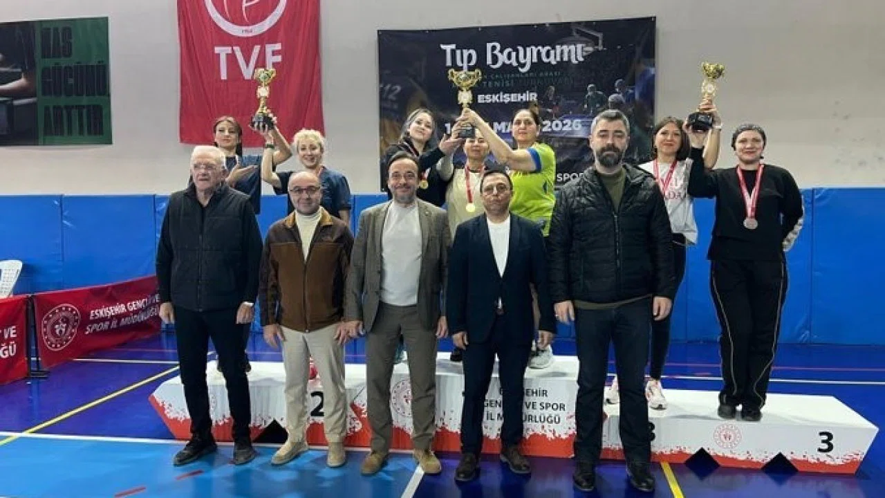 Eskişehir’de sağlık çalışanlarının masa tenisi heyecanı