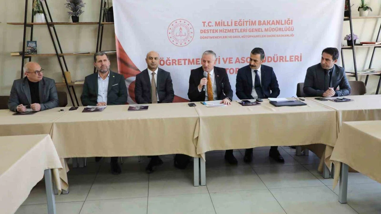 Farklı illerden gelen öğretmenevi müdürleri Ağrı’da bir araya geldi