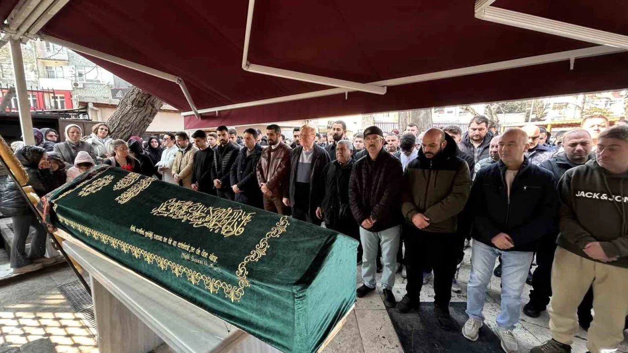 Fatih’te kocası tarafından öldürülen Semiha Deniz son yolculuğuna uğurlandı