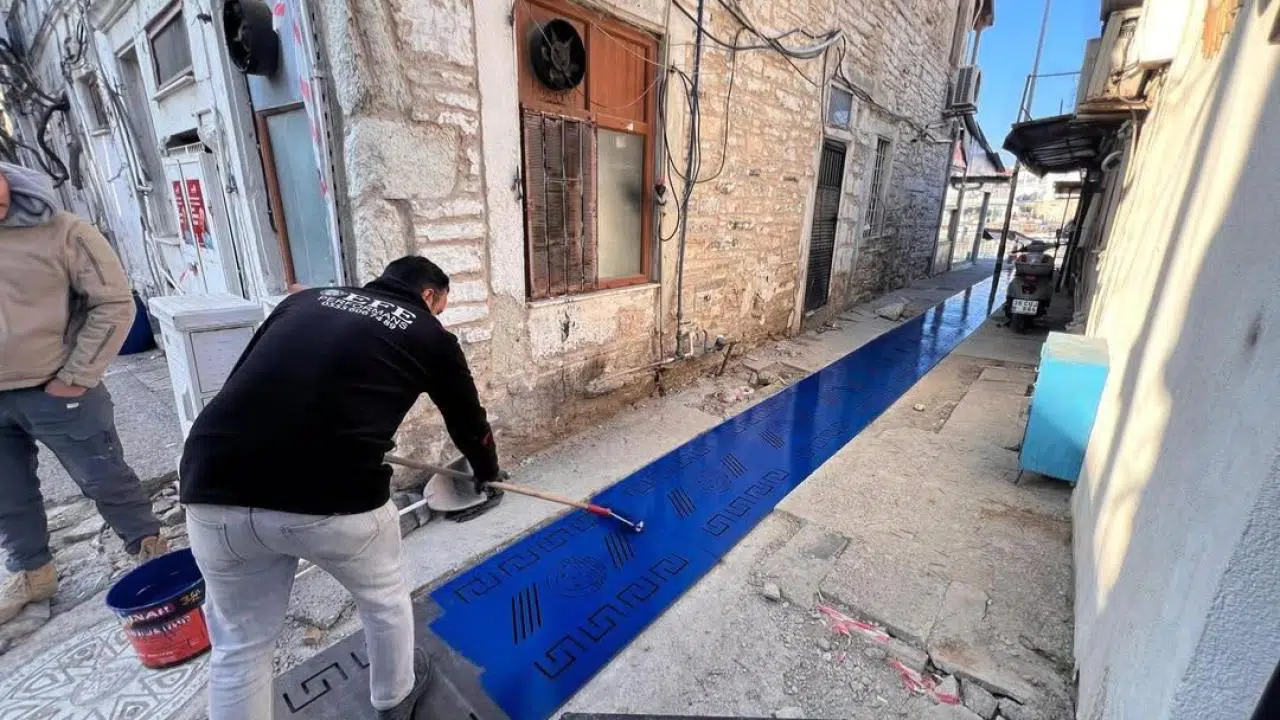 Foça Çarşısı’nda Yağmur Suyu Tahliye Kanalı Tamamlandı