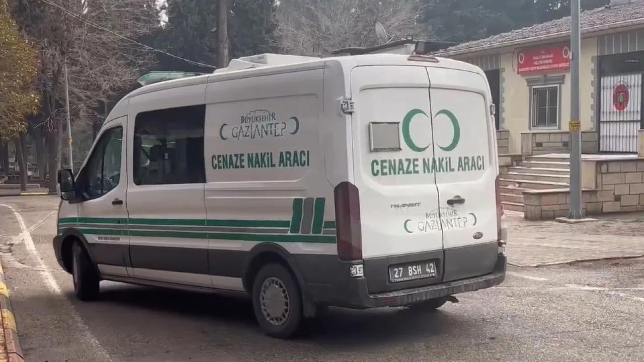 Forkliften düşen işçi, 7 günlük hayatta kalma mücadelesini kaybetti