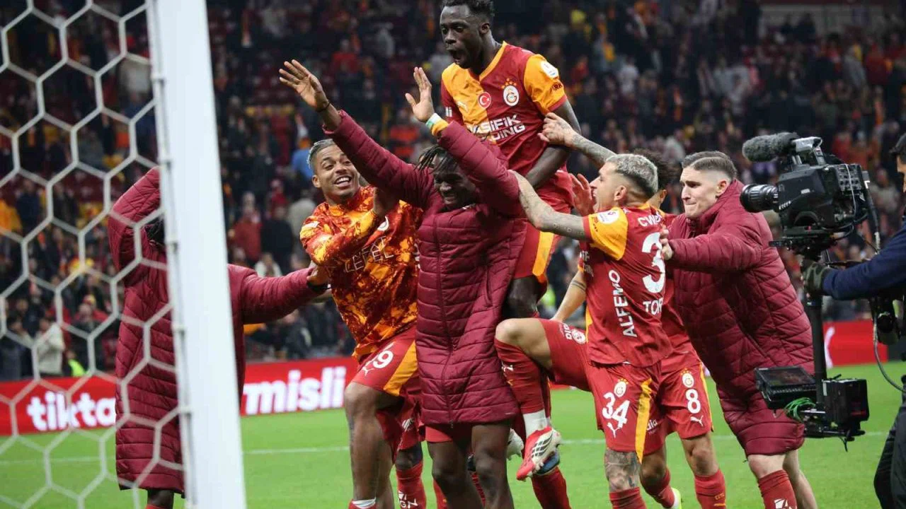 Galatasaray’da maç sonu büyük sevinç