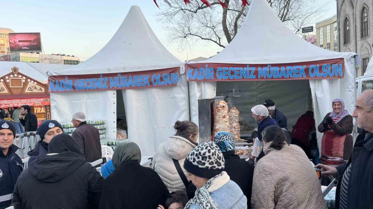 Gaziosmanpaşa Belediyesi’nden iftarda vatandaşlara döner ikramı