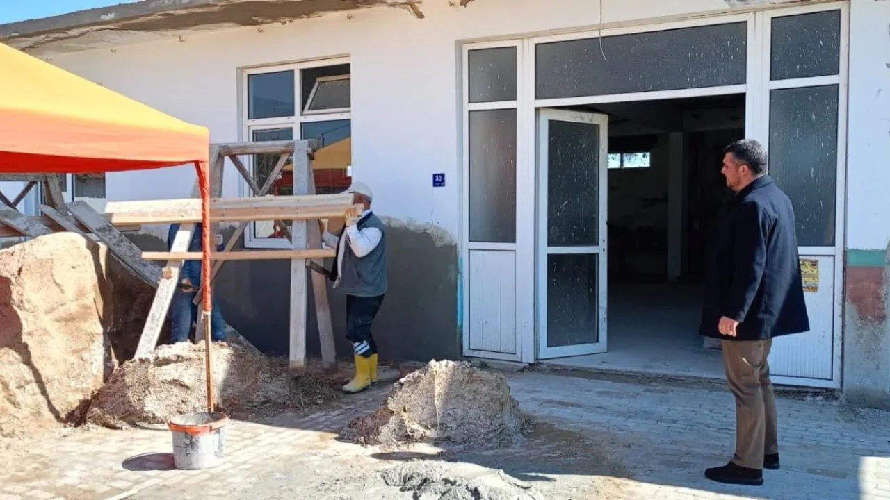 Germencik’te düğün salonları ve okul önünde bakım çalışması sürüyor
