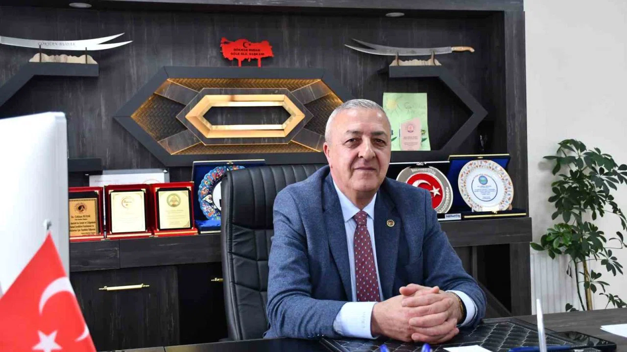Göle Belediye Başkanı Budak: "Özgür Özel, eşime, ’Eşiniz dik durmadı, ben sizi milletvekili adayı yapayım’ şeklinde bir teklif iletti"