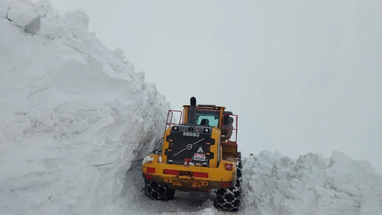 Hakkari’de kapanan tüm köy ve mezra yolları yeniden açıldı