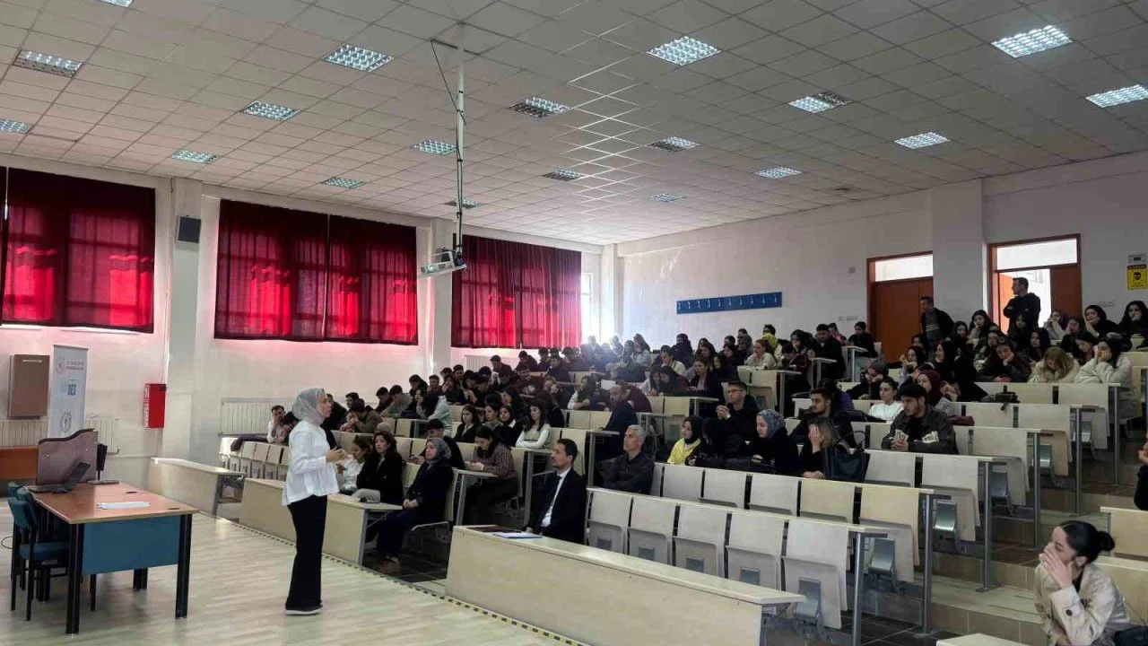 Hisarcık MYO’da bağımlılıkla mücadele semineri düzenlendi