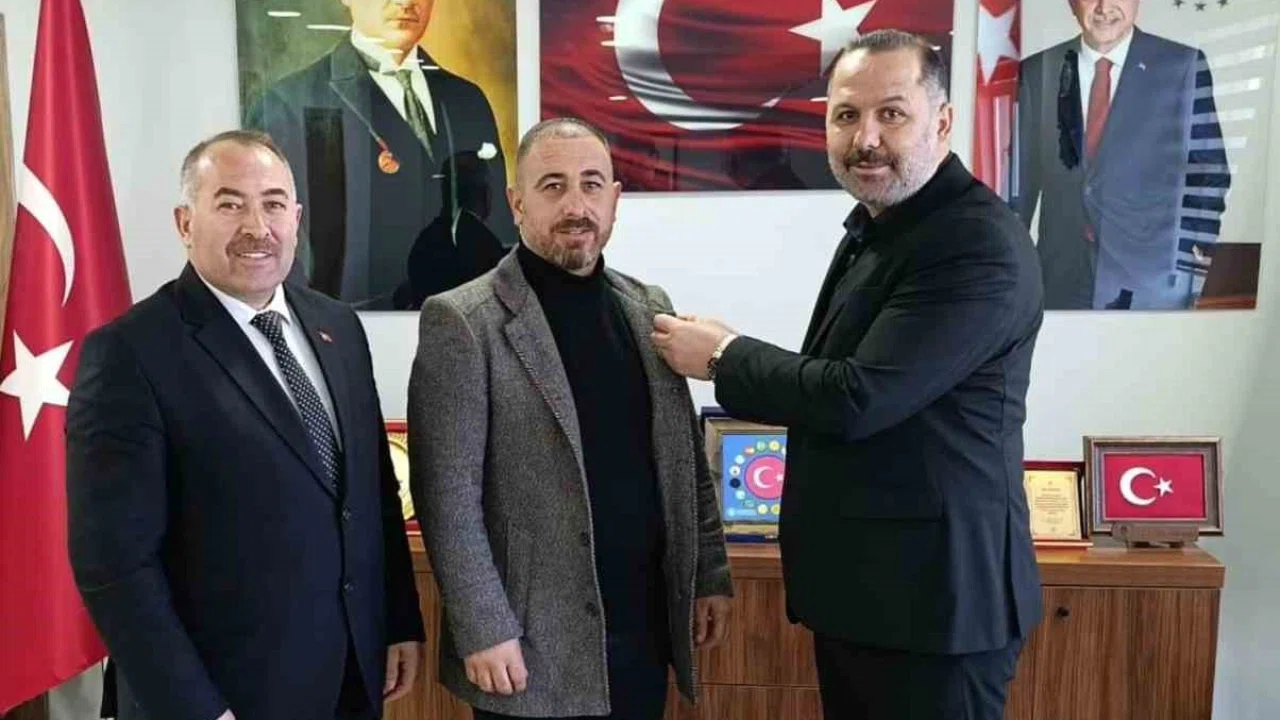 İlçe Başkanlığında istifa ederek AK Partiye katıldı