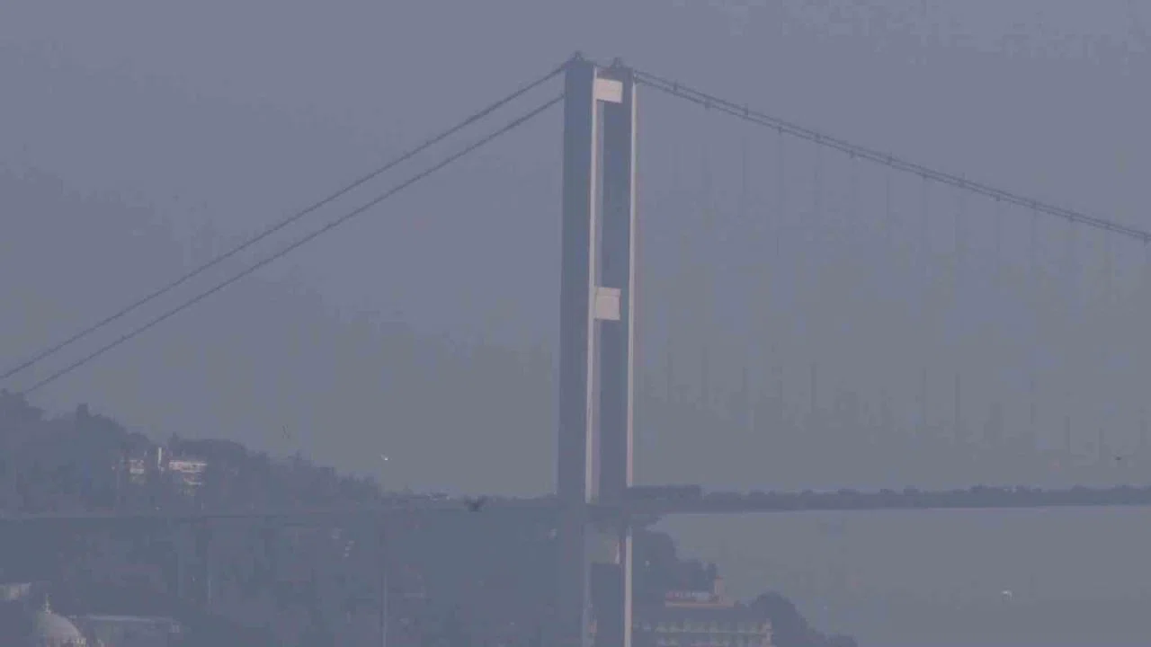 İstanbul’da sis etkisini göstermeye devam ediyor