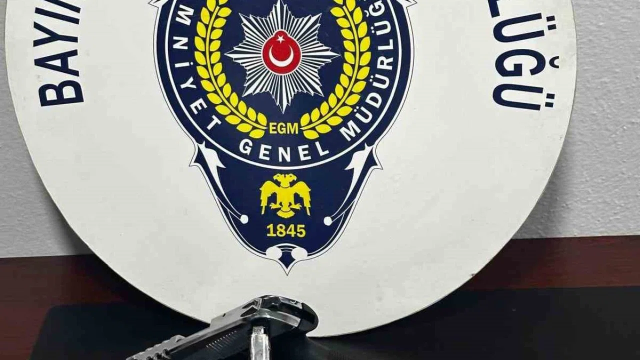 İzmir’de iş yerinde uyuşturucu ve ruhsatsız tabanca ele geçirildi