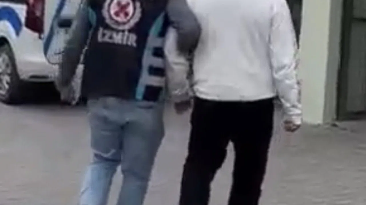 İzmir’de trafikte aracın önünü kesen sürücüye ağır ceza