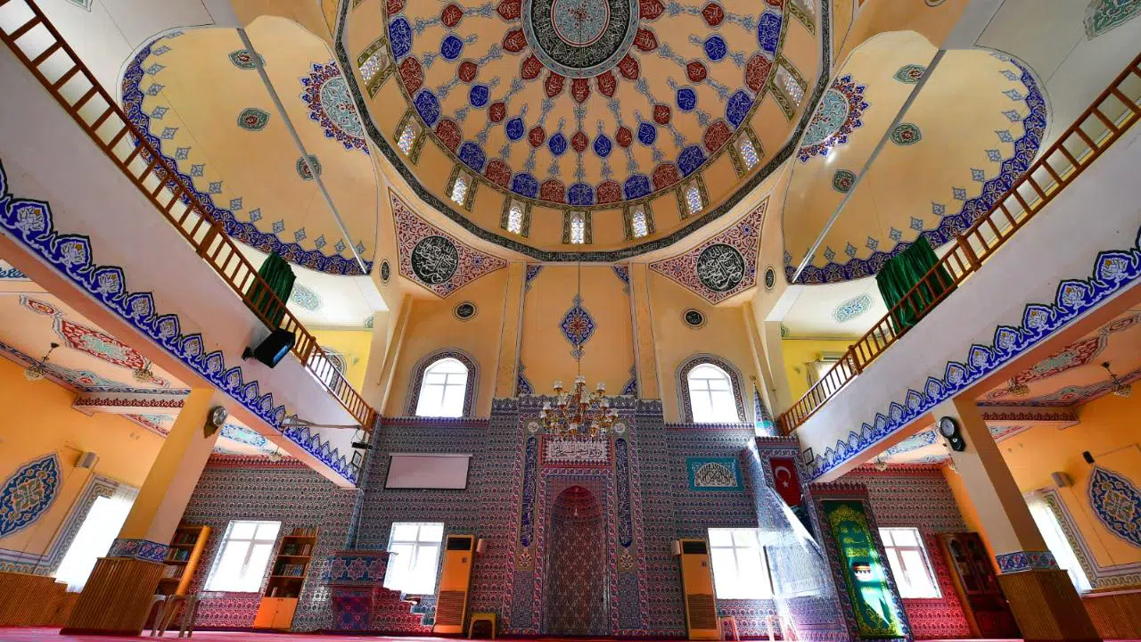 İzmir’in camilerinde bayram temizliği