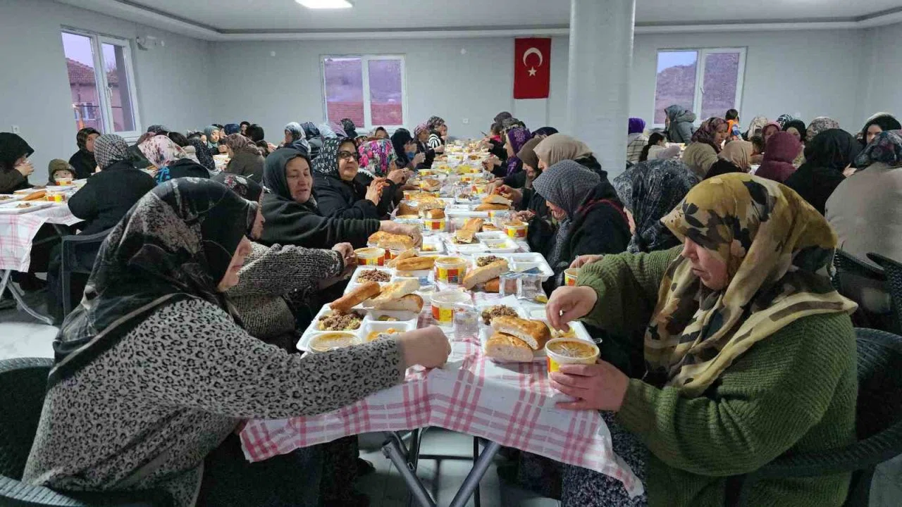 Kadınlar dinleniyor, tüm köylü Ramazan boyunca aynı sofrada buluşuyor