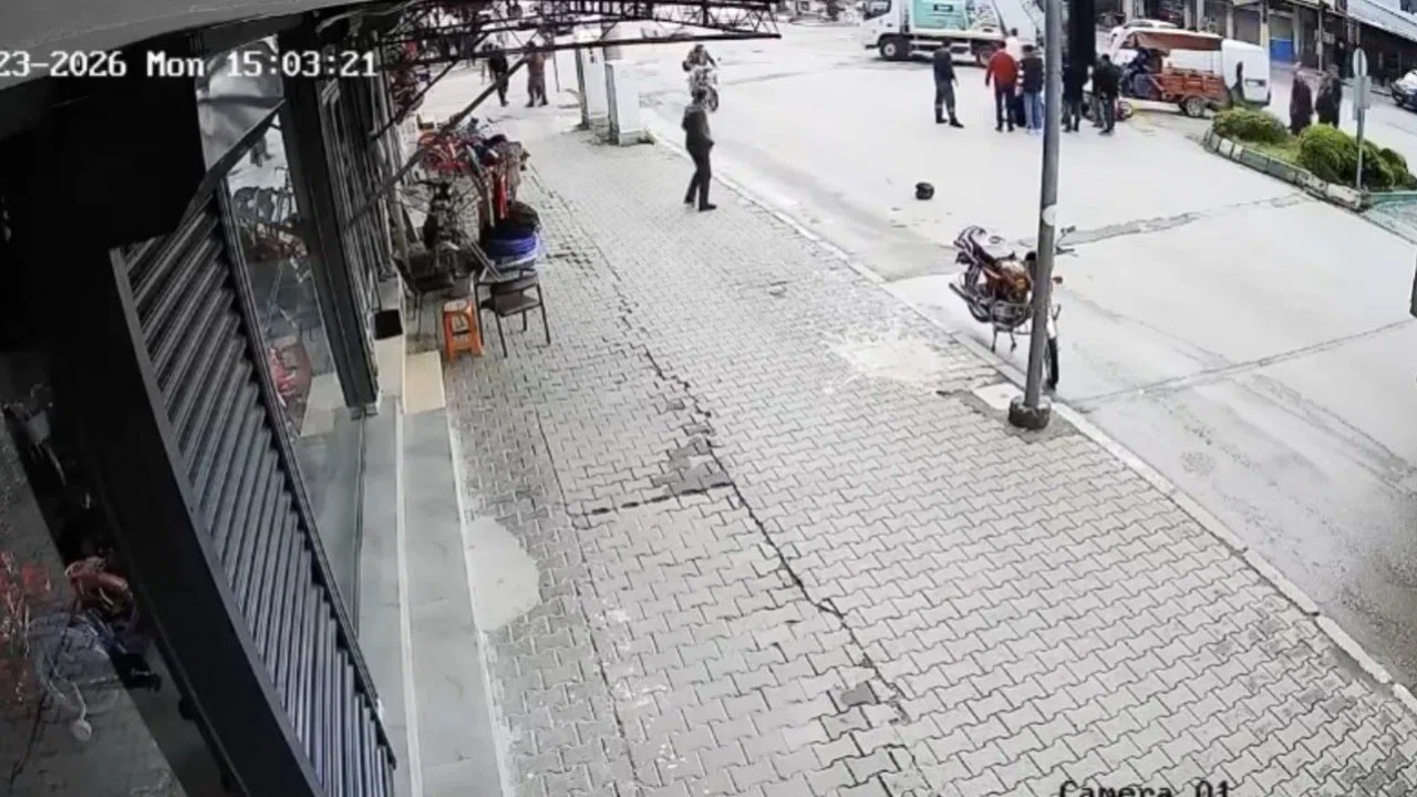 Kamyonun çarptığı motosikletin sürücüsü hayatını kaybetti