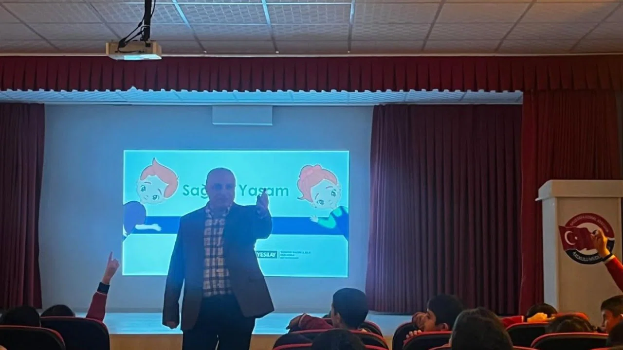 Kars’ta öğrencilere "Teknoloji Bağımlılığı ve Sağlıklı Yaşam" semineri