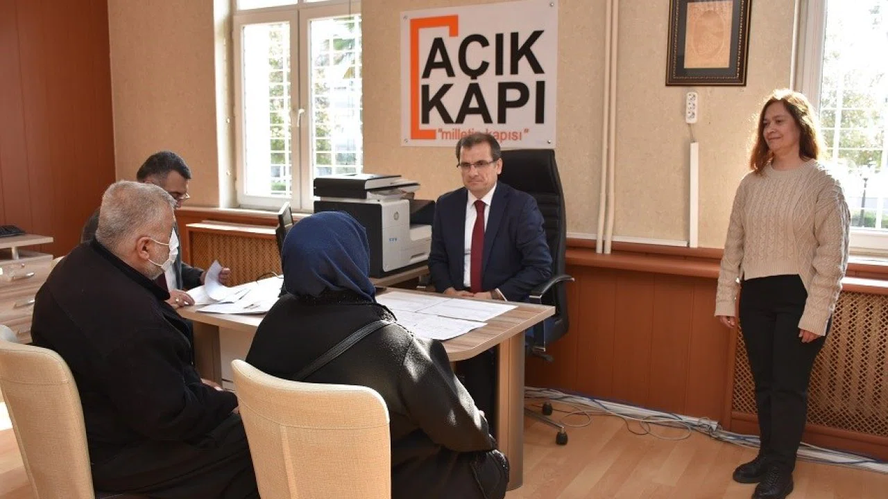 Kaymakam Güldoğan, ‘Açık Kapı’da vatandaşların sorunlarını dinledi