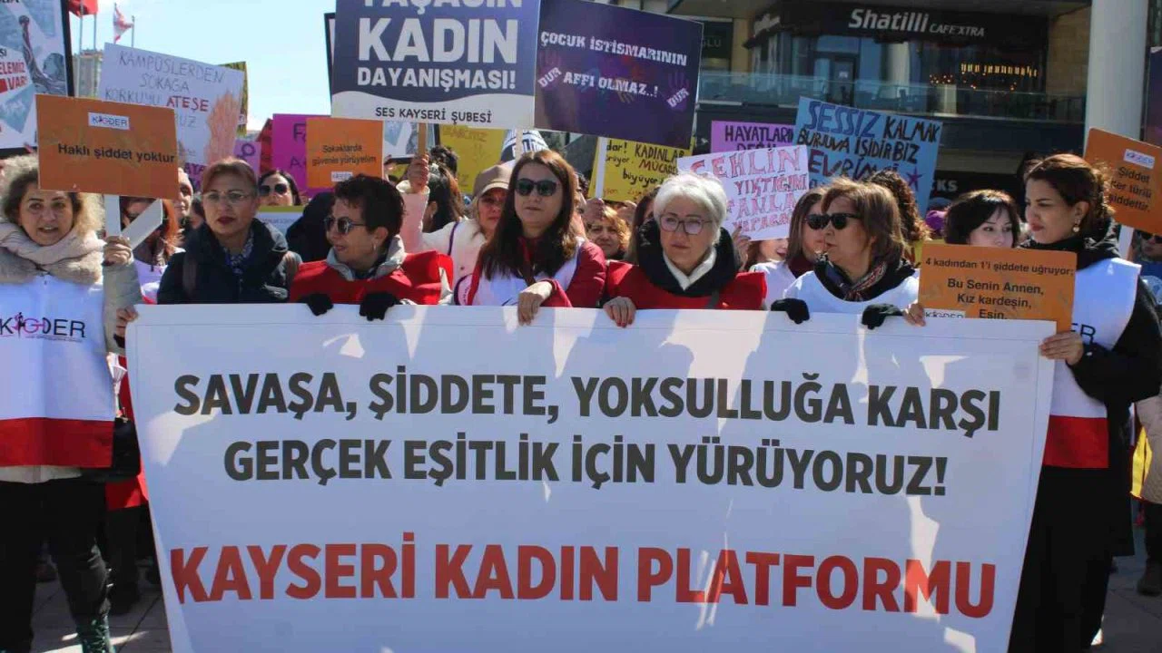 Kayseri’de kadınlar kadın hakları için yürüdü