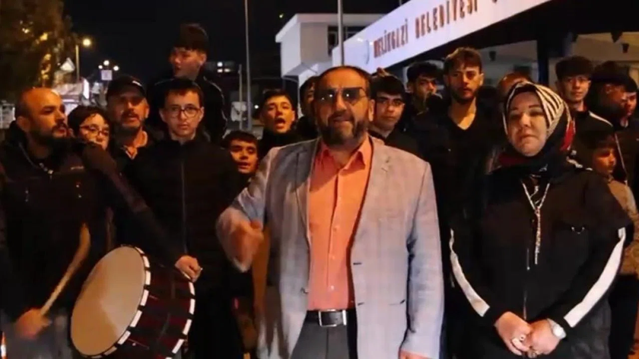 Kayseri’de mahalleliden ‘Kabe’de Hacılar’ performansı