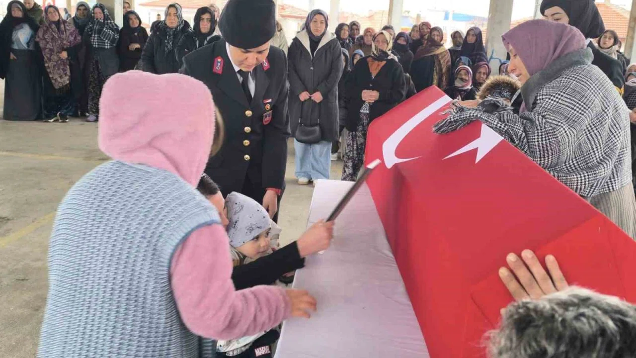 Kazada hayatını kaybeden uzman çavuş askeri törenle toprağa verildi