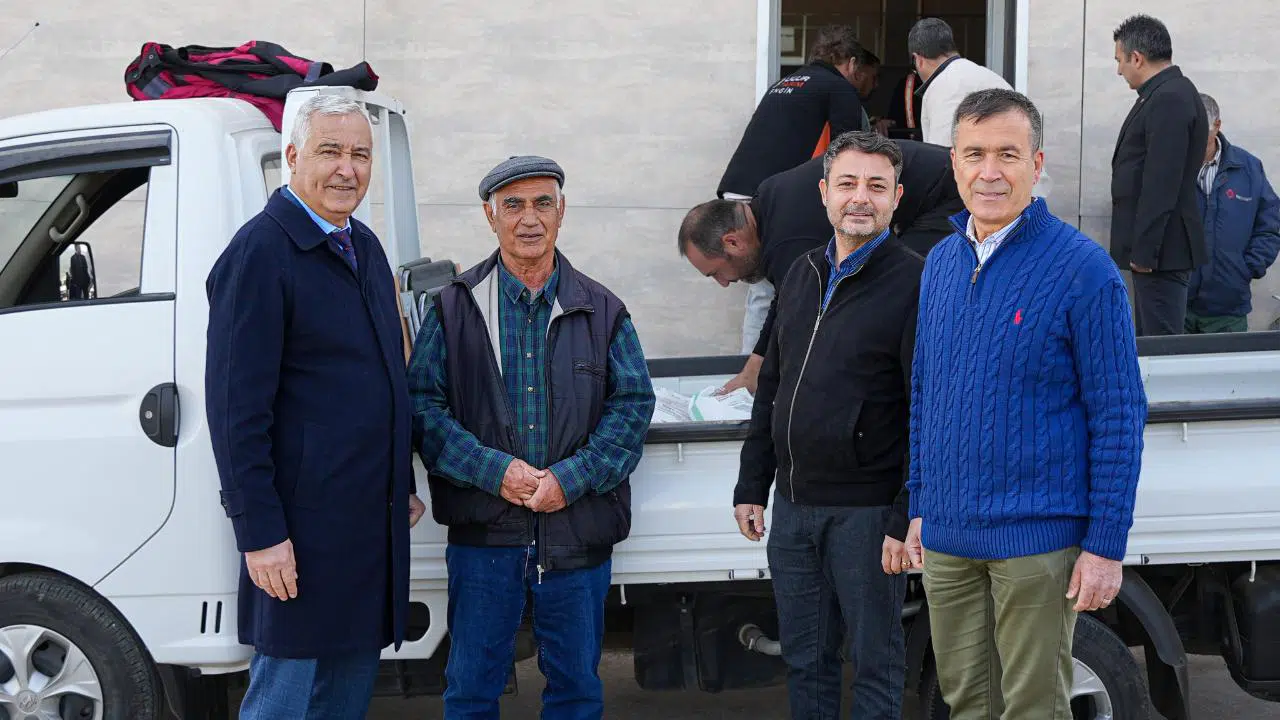 Kemalpaşa Belediyesi'nden çiftçiye 208 ton gübre desteği