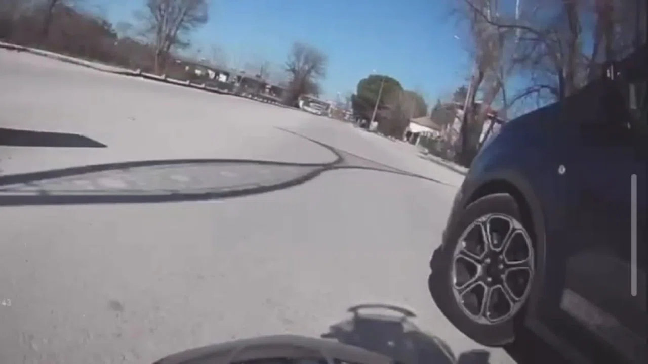 Keşan’da motosiklet hafif ticari araca çarptı: 2 kişi yaralandı
