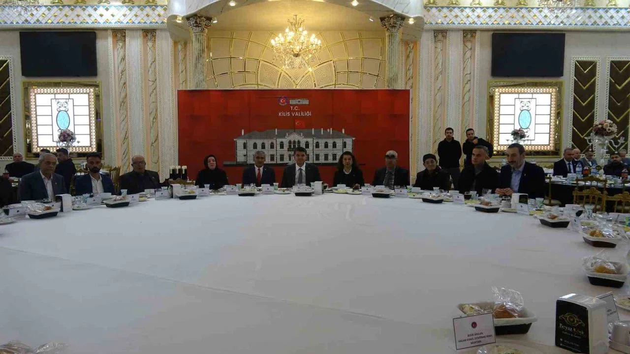 Kilis Valisi Kalaylı, muhtarlarla iftar programında buluştu