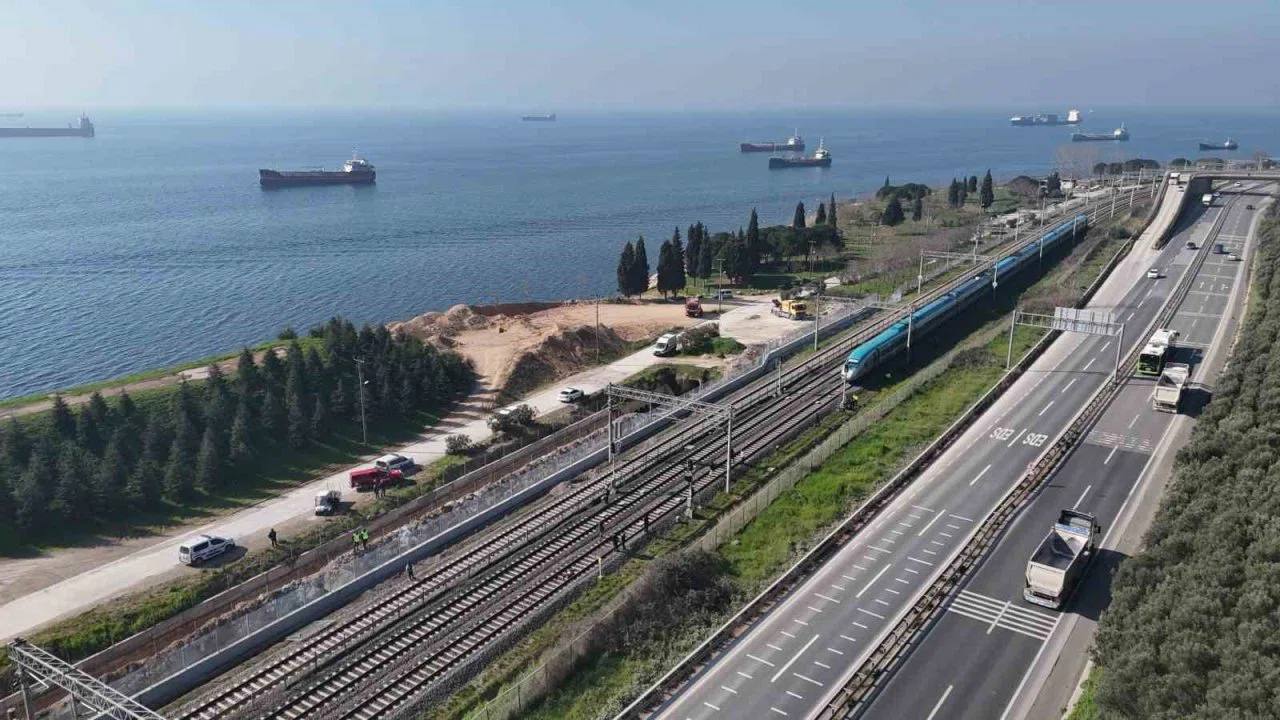 Kocaeli’de yüksek hızlı trenin çarptığı kişi hayatını yitirdi