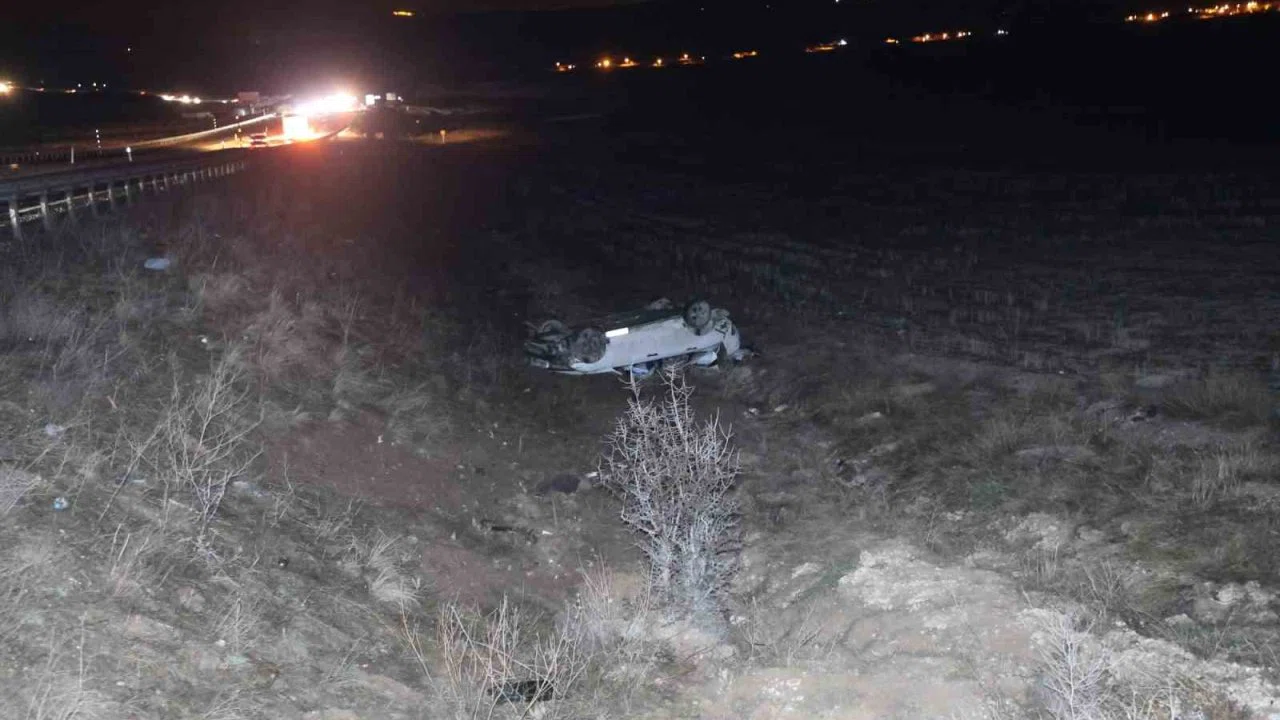 Kontrolden çıkan otomobil şarampole uçtu: 4 yaralı