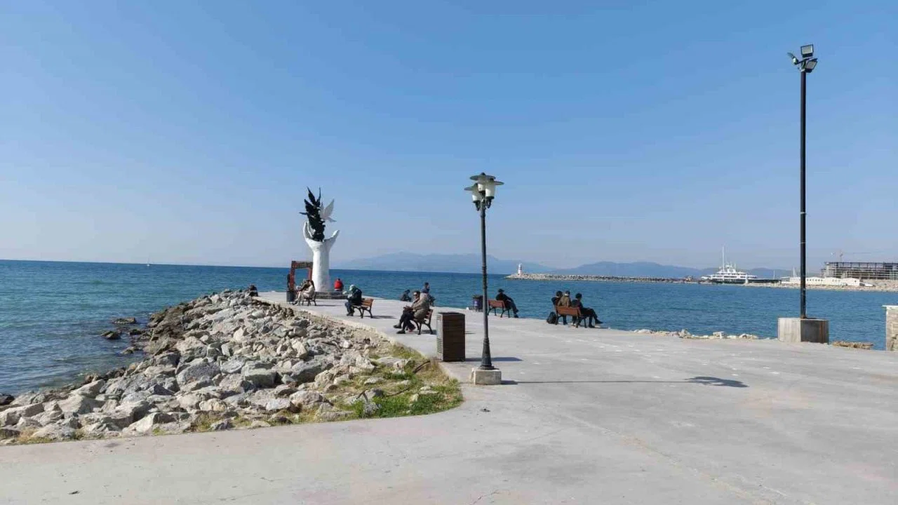 Kuşadası, Mart ayında yazı yaşadı