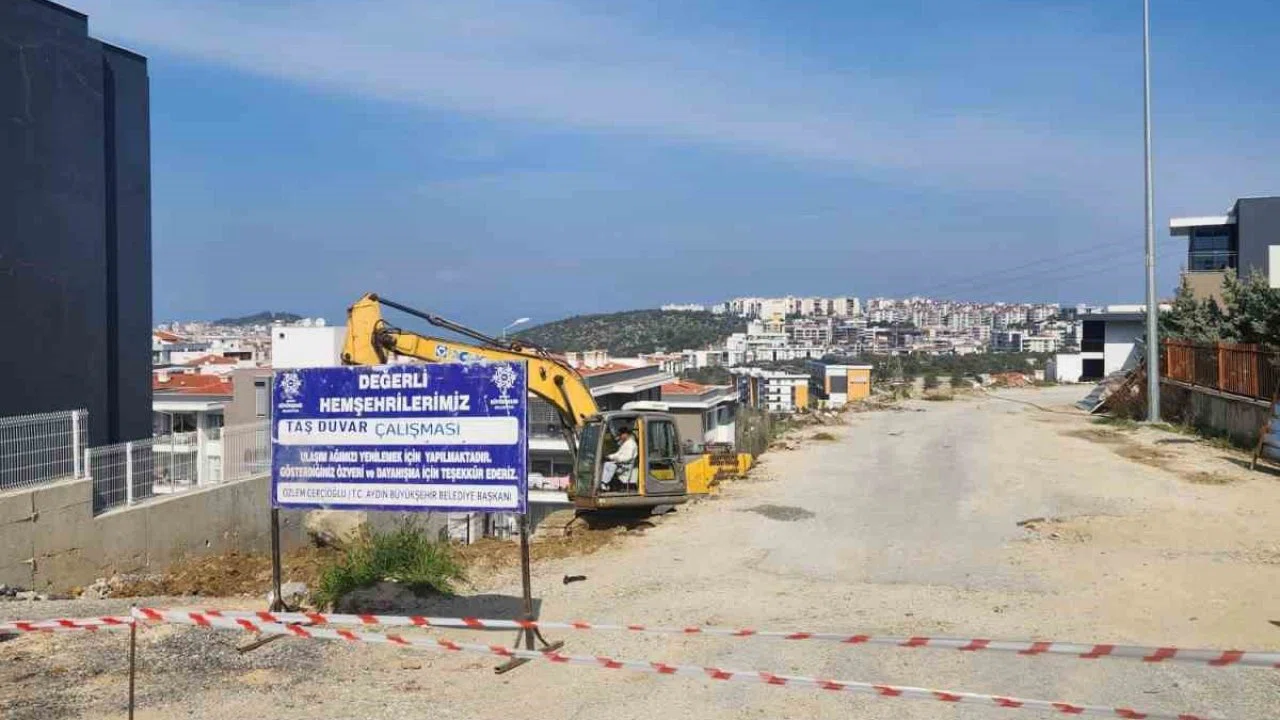 Kuşadası’nda yol yapım çalışmaları sürüyor