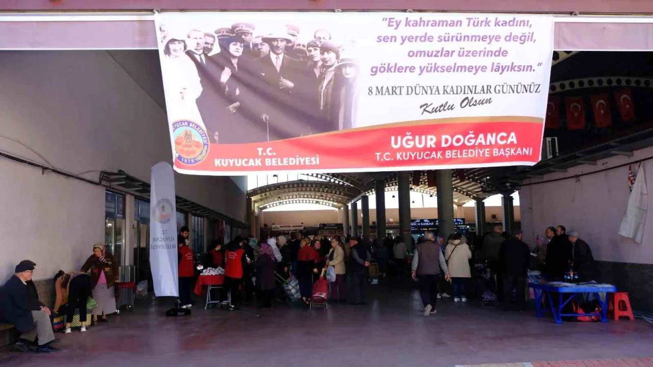 Kuyucak Belediyesi’nden kadınlara 8 Mart sürprizi