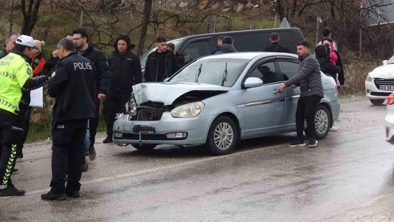 Malatya’da 5 araçlı zincirleme kaza: 4 yaralı