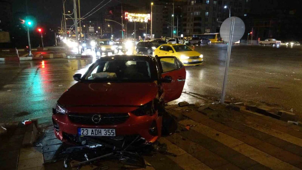 Malatya’da iki otomobil çarpıştı: 5 yaralı