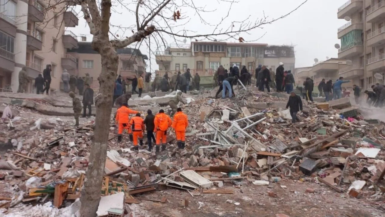 Malatya’da yıkılan bina davasında 8 sanığa ceza