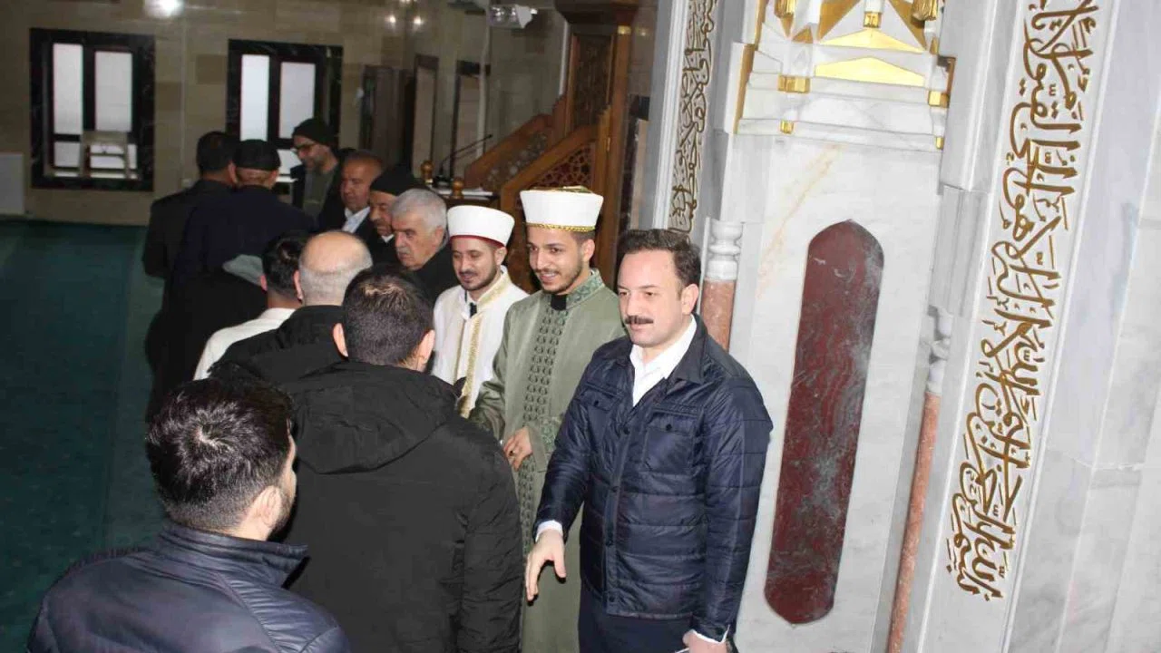 Malazgirt’te bayram namazı coşkusu