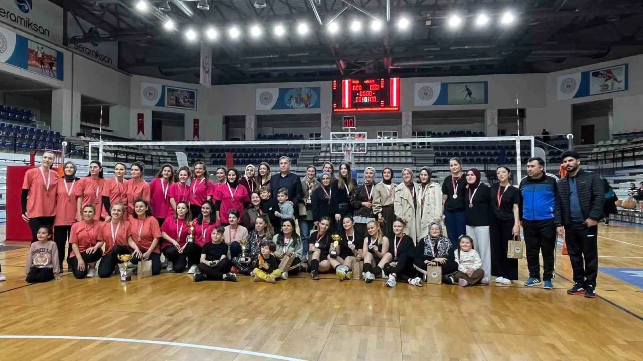 Manisa’da "Evinin Sultanları" 8 Mart’ta parkeye indi