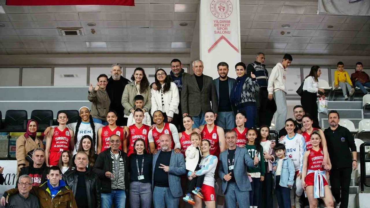 Manisa’nın tek kadın basketbol takımı zirve takibini sürdürüyor
