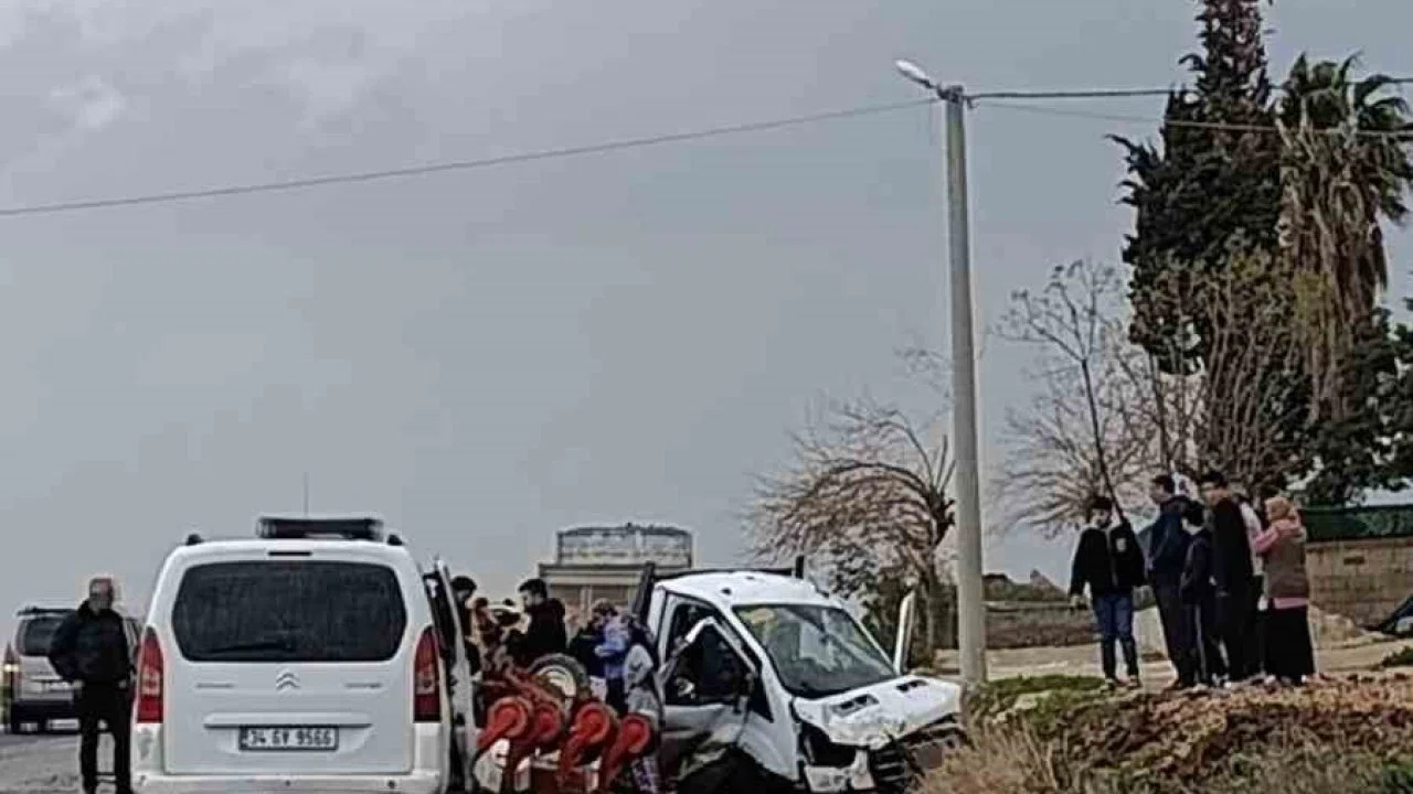 Mardin’de kamyonet tümseğe çarptı: 3 yaralı