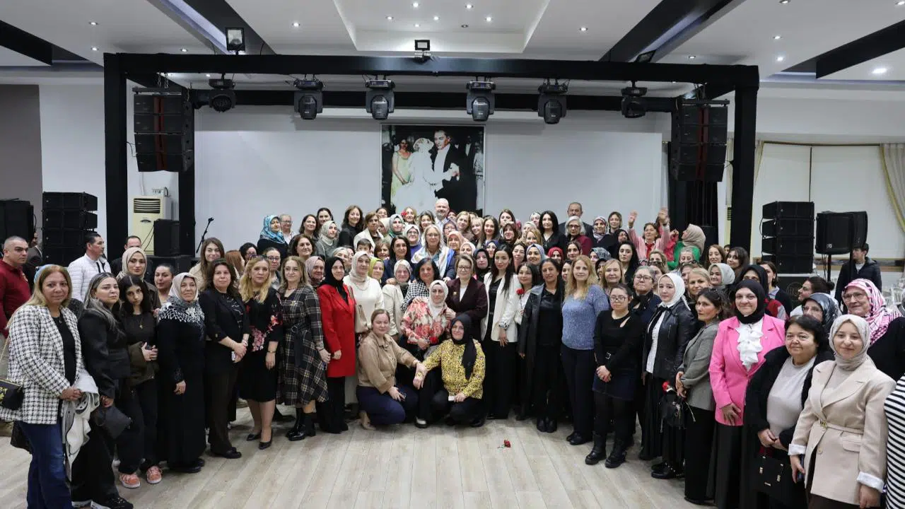 Menemen'de 8 Mart coşkusu yaşandı