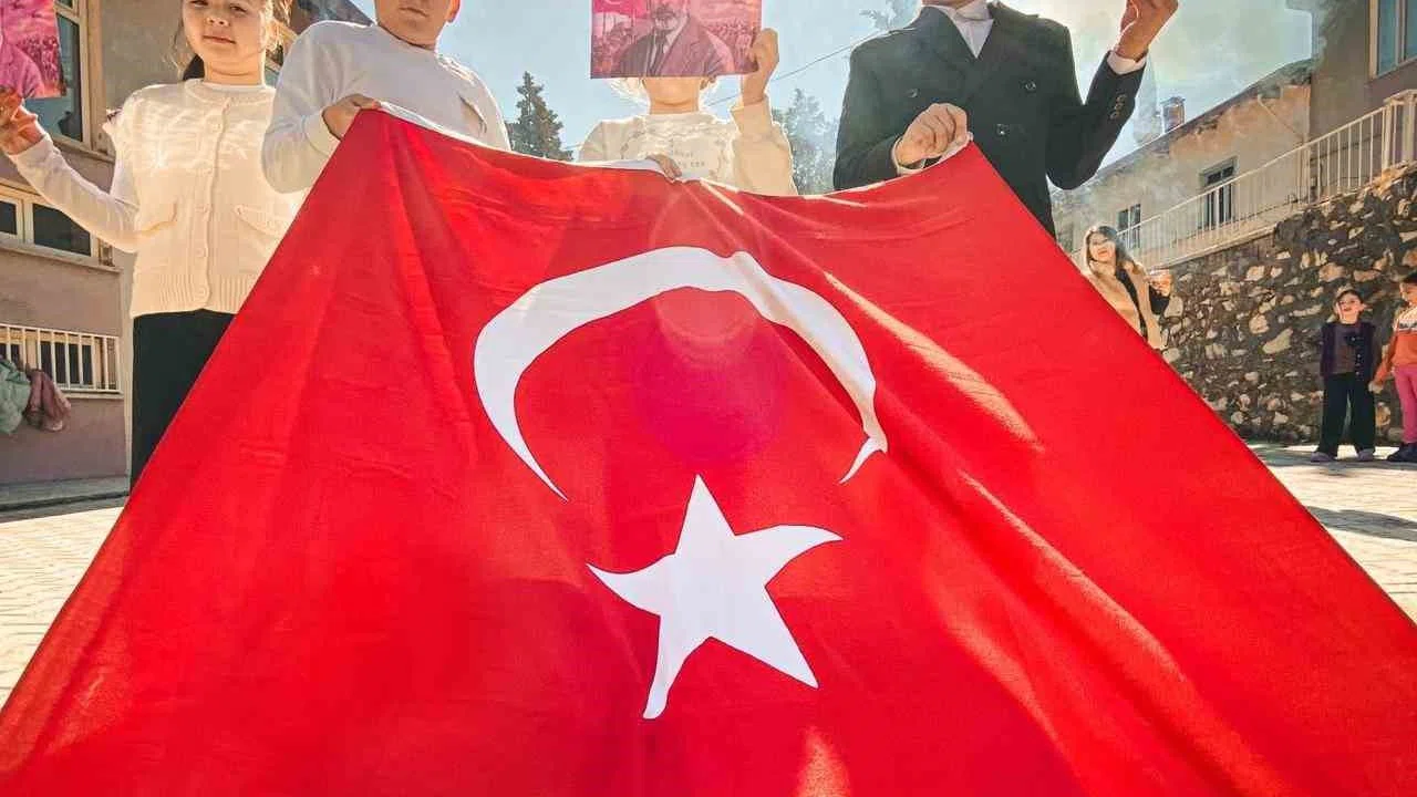 Milli Mücadele ruhunu en etkileyici kareye sığdırdı
