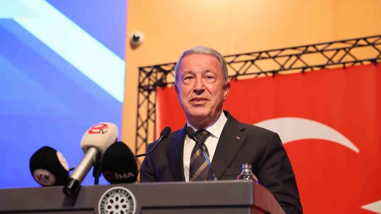Milli Savunma Komisyonu Başkanı Akar: "Türkiye olarak barışı savunmaya devam ediyoruz"