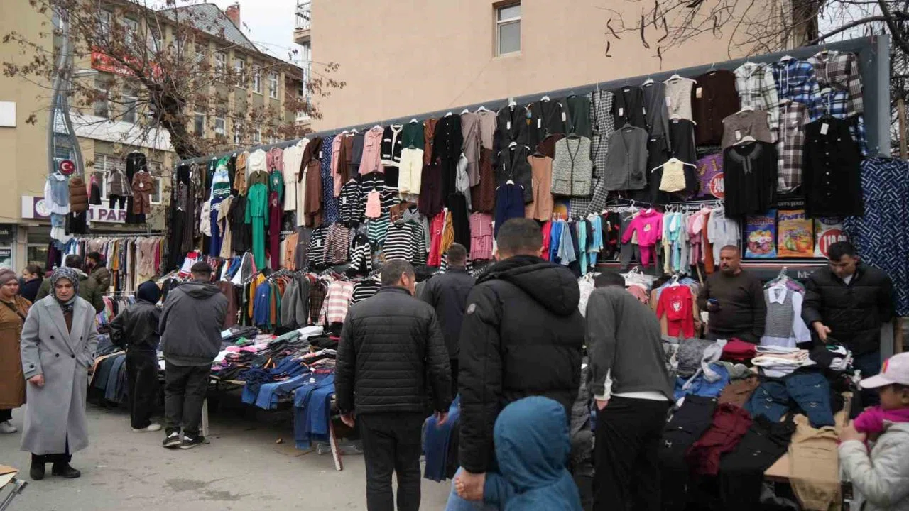 Muş’ta bayram pazarında arefe yoğunluğu