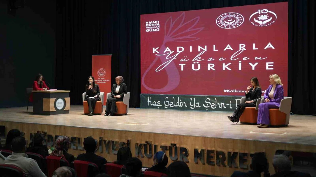 Niğde’de 8 Mart Kadınlar Günü programında ilham veren kadınlar sahnedeydi