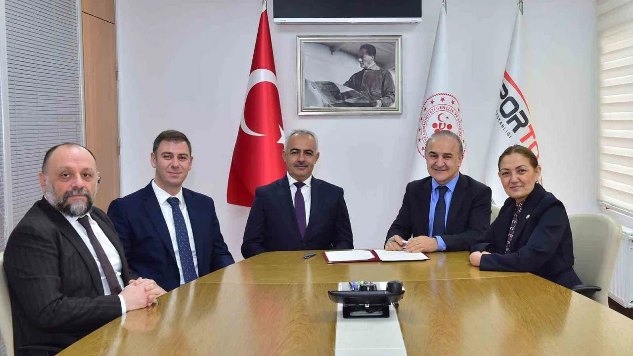 Oltu’ya dev yatırım: Modern spor salonu için imzalar atıldı