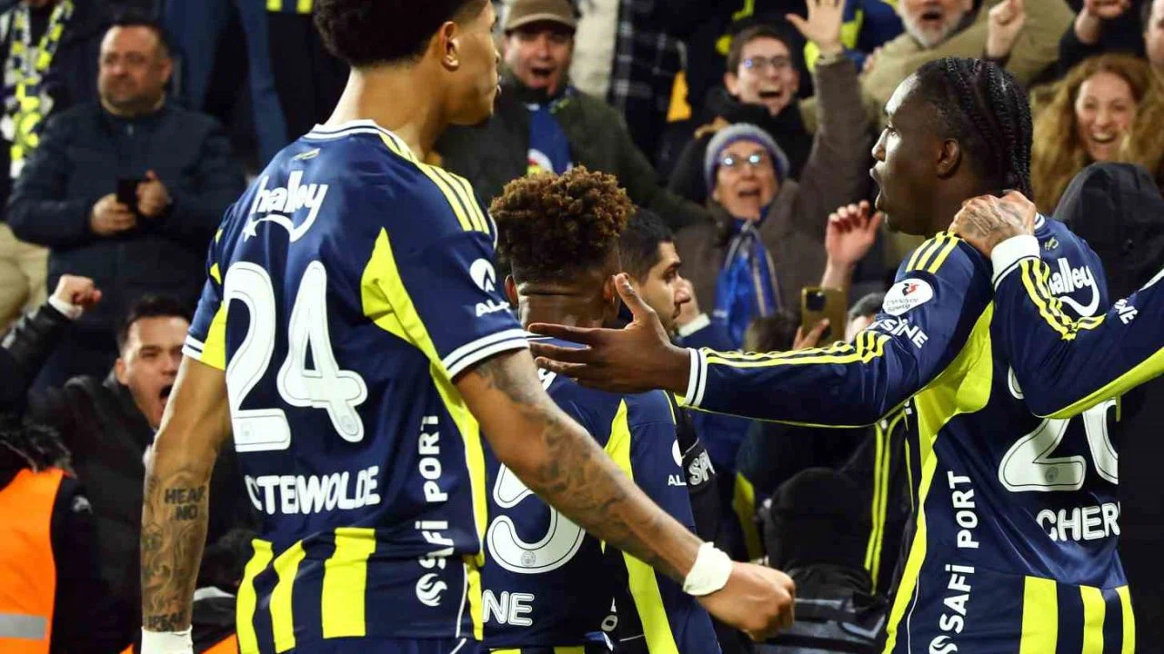 Oosterwolde, Fenerbahçe’de 100. maçına çıktı