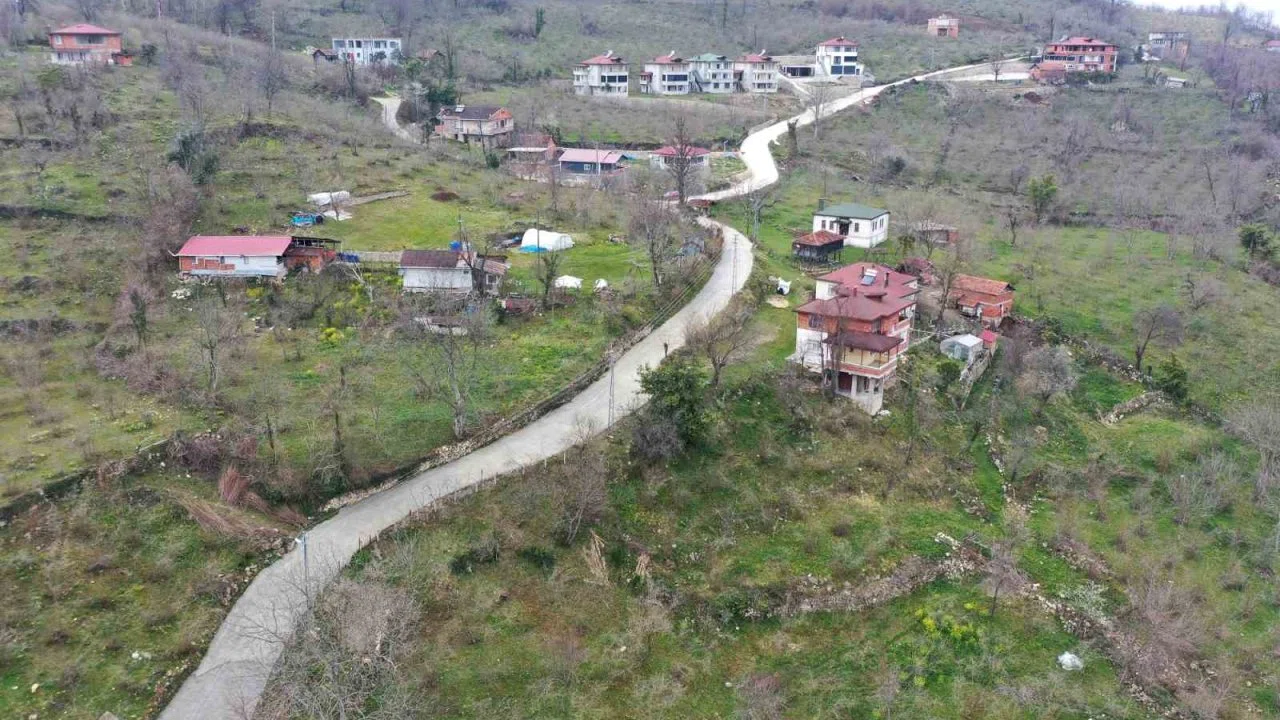 Ordu’da beton yol çalışmaları devam ediyor