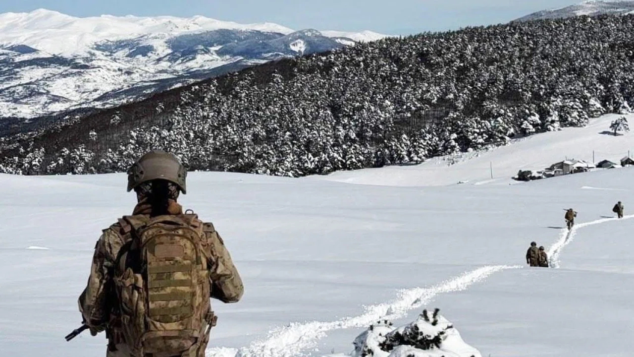 Ordu’da jandarmadan çığda arama kurtarma tatbikatı