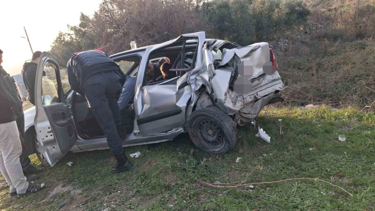 Osmaniye’de minibüs ile otomobil çarpıştı: 2 yaralı